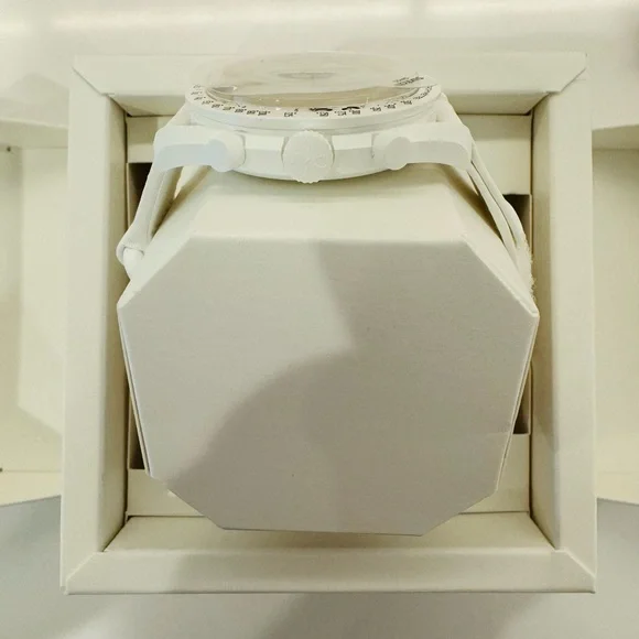 NIB OMEGA X Swatch Snoopy Mission to the Moonphase White - Picture 15 of 16